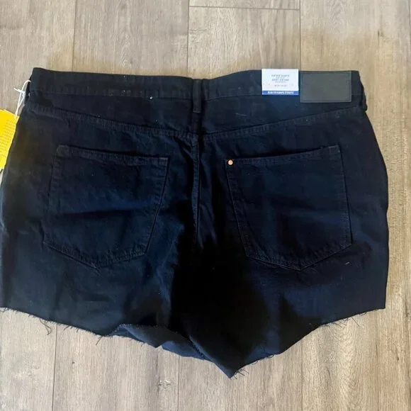 H&M Vintage High-Waisted Black Denim Shorts – Size 20 - Picture 2 of 5